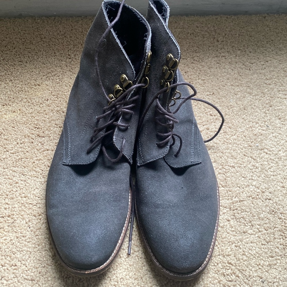 BANANA REPUBLIC GRAY SUADE SIZE 10  VERY GOOD CONDITION